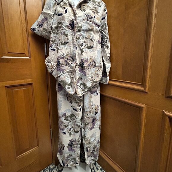 Soft Surroundings Flannel PJ Set - Picture 6 of 13